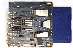 neuer SD Schacht mit einer Speicherkarte